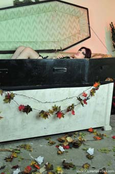VickiV-anal-vampire_06